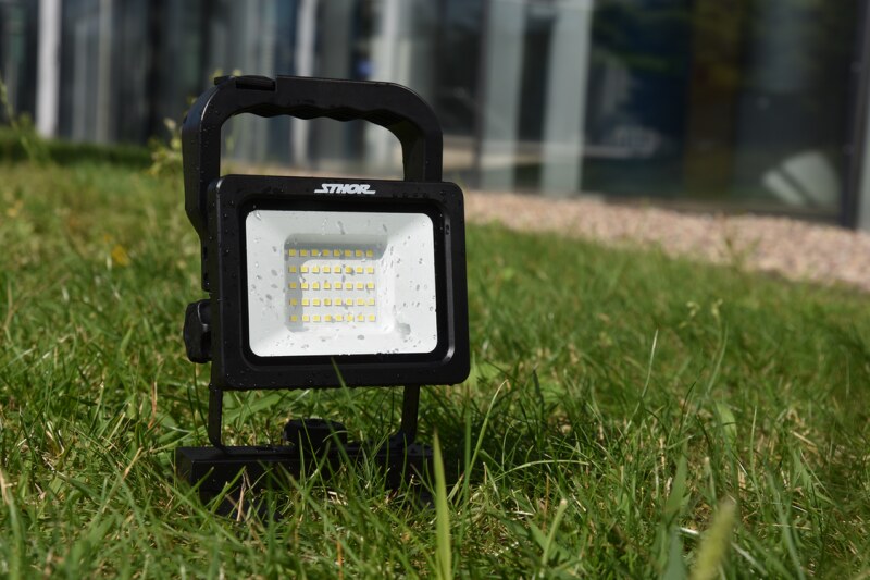 Прожектор светодиодный аккумуляторный STHOR 82882, 2000 лм, 20 Вт, 40 LED