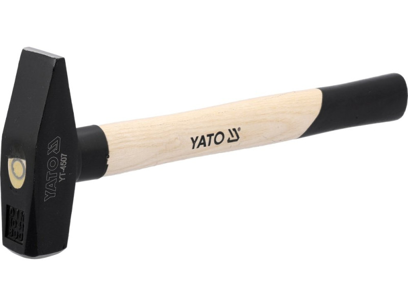 Молоток слесарный на деревянной рукоятке YATO YT-4507, 800 г, DIN 1041