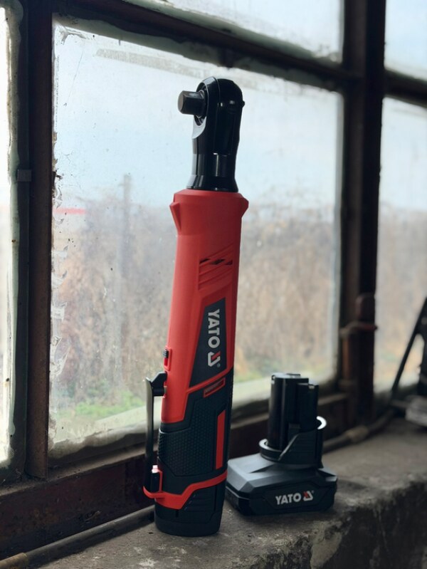 Трещотка ударная аккумуляторная бесщеточная YATO: Li-Ion 12 В, квадрат 1/2", 80 Нм(БЕЗ АККУМУЛЯТОРА) (YT-829021)