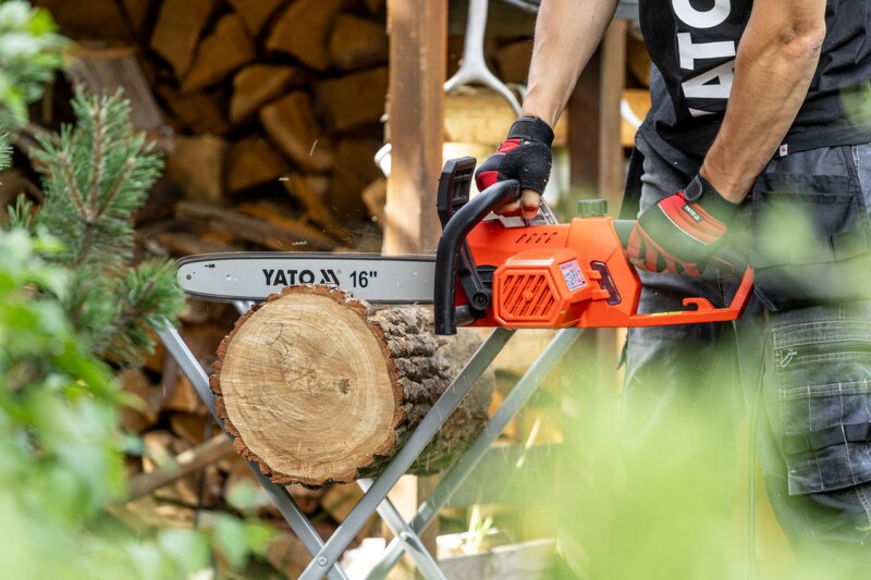 Пила ланцюгова електрична YATO YT-84871, 2000 Вт, шина 16" (405 мм)