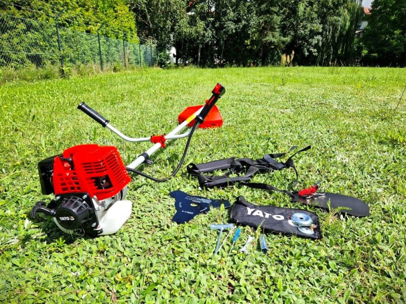 Мотокоса бензинова YATO YT-85004, 31 см³, 0,8 кВт, 4-тактна, 430 мм