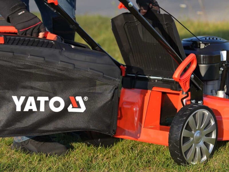 Газонокосарка бензинова YATO з приводом: 3,5кВт, ширина різання: Ø= 53 см, травозбірник- 62л (YT-85545)