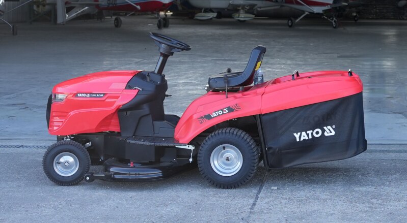 Трактор-газонокосилка бензиновый YATO 8 кВт, шир/выс покоса 960/35-75 мм, сборник - 220 л. (YT-85552)