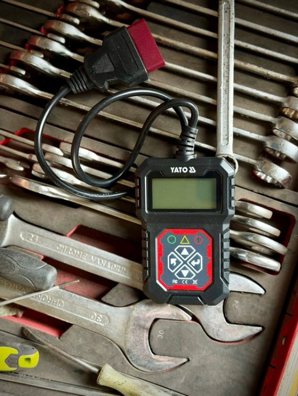 Тестер диагностический OBD/EOBD автомобиля YATO с LCD-дисплеем (YT-72978)