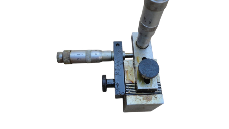 Приспособление для промера после затачивания гребенок к резьбонарезным 
головкам